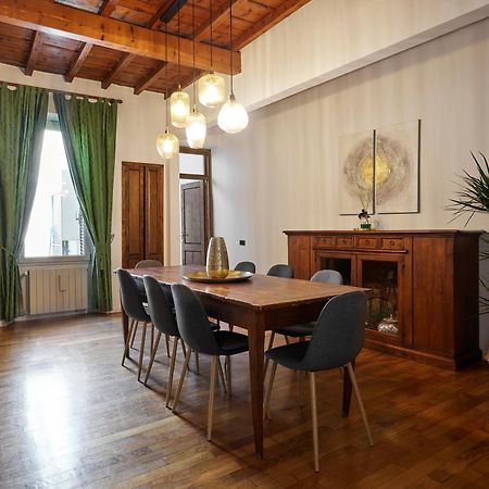 Best Location W/ Breathtaking Views Chic Palace Флоренция Экстерьер фото